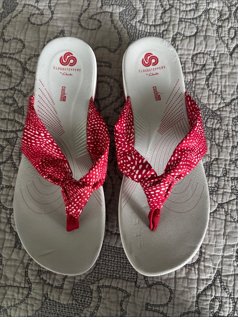 Clarks Cloudsteppers Red Patterned Knot Thong Sandals